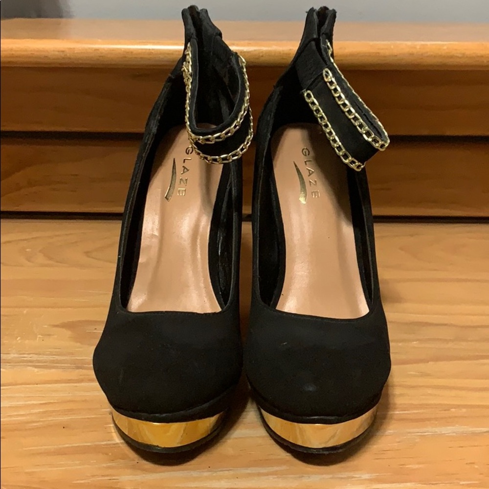 Black wedges